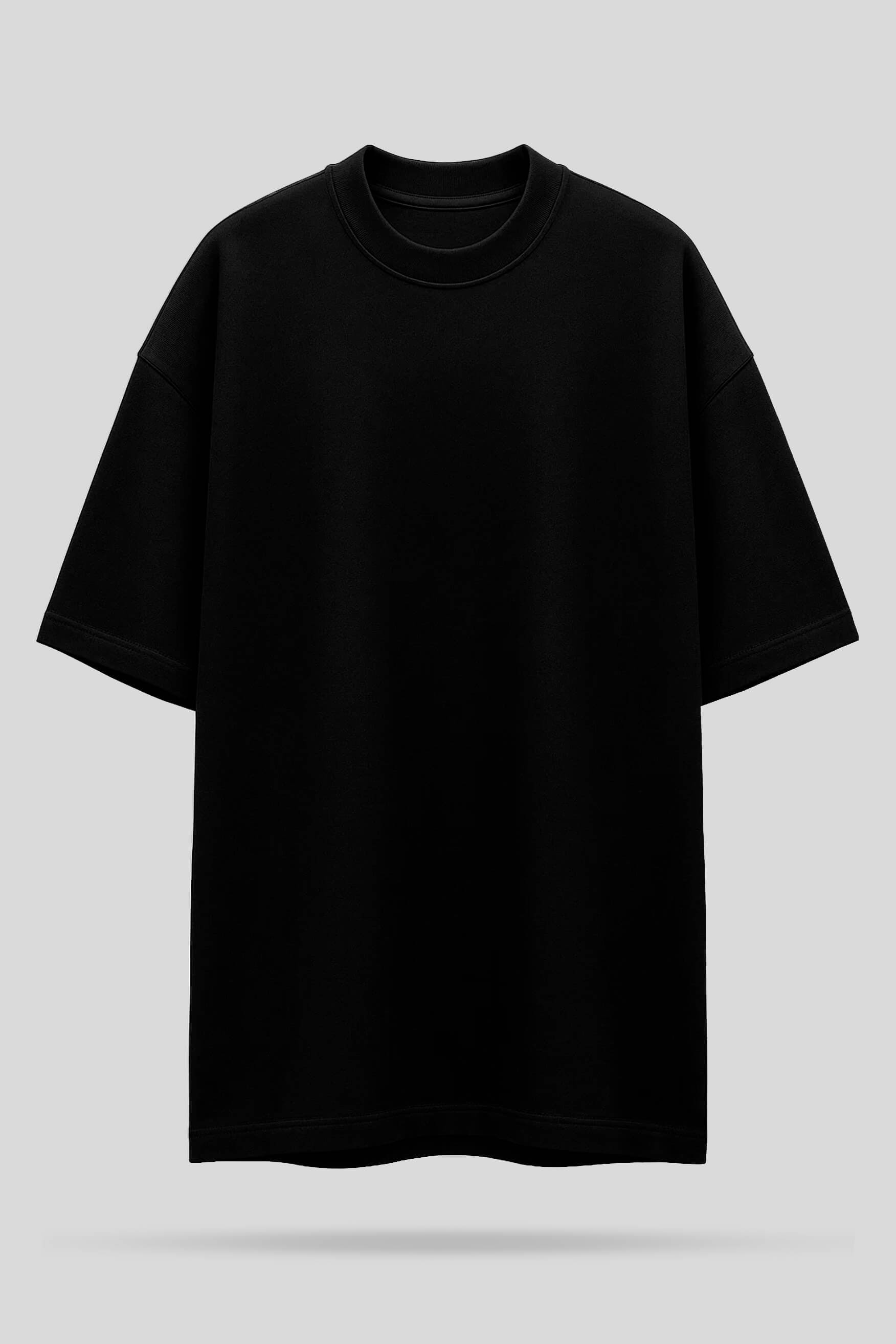 Camiseta oversized na cor preta.